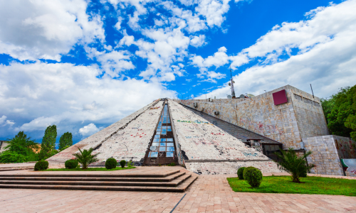 Piramide van Tirana